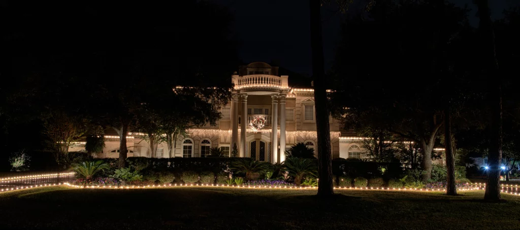 House lit up in Christmas Lights 